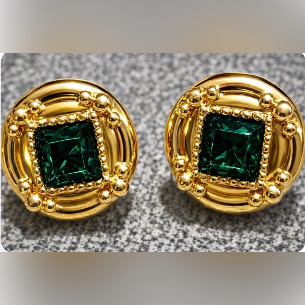 Signed Swarovski Emerald Green Crystal Earrings Gold Tone Square Mint Condition